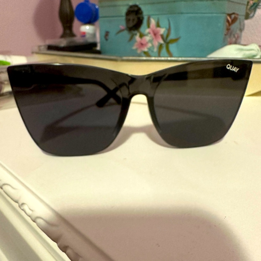 Quay sunglasses great shape